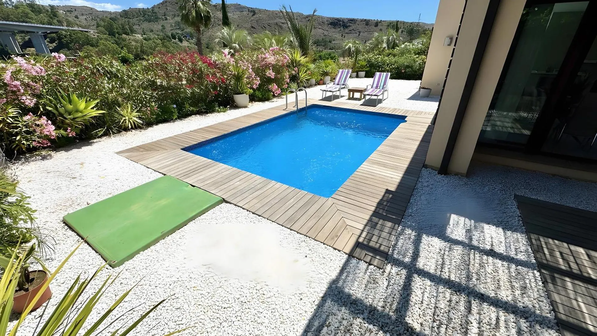 Villa With Private Pool 에스테포나 펜션