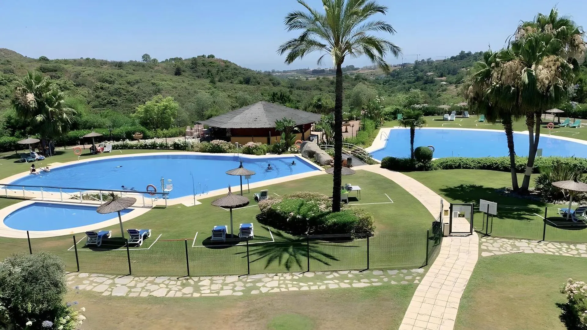 Villa With Private Pool 에스테포나 펜션